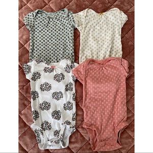 Baby girls onesie size 6m